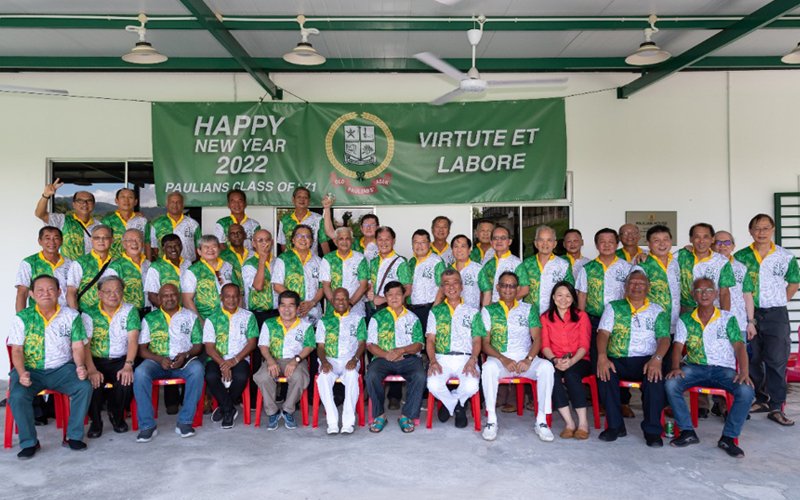 A group photo of the Paulian Class of ’71 in specially designed green-and-white SPI shirts. (Tee Yoon Poh pic)